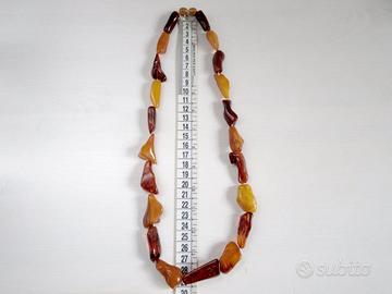 Collana in Ambra naturale. Lunghezza 63cm 53 gr.
