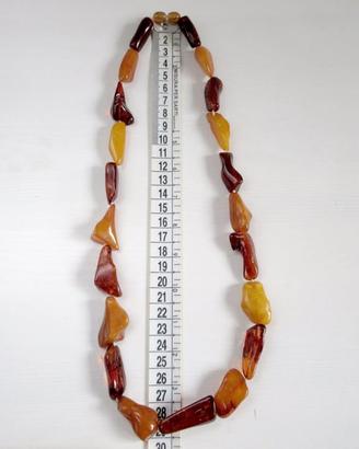 Collana in Ambra naturale. Lunghezza 63cm 53 gr.