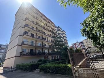 Luminoso trilocale con posto auto e cantinola. Vis