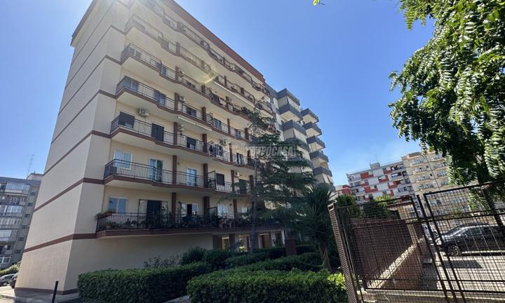 Luminoso trilocale con posto auto e cantinola. Vis