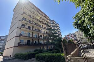 Luminoso trilocale con posto auto e cantinola. Vis