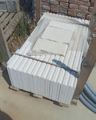 Battiscopa in pietra