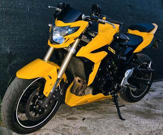 suzuki gsr750