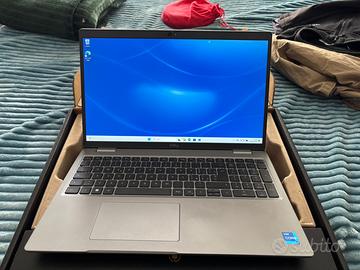 laptop DELL latitude 5530 i7 32gb