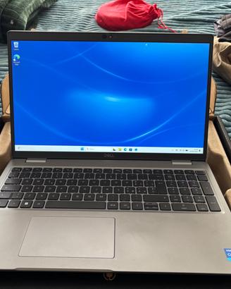laptop DELL latitude 5530 i7 32gb