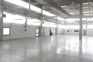 Capannoni in affittò primo piano mq 1000/2000