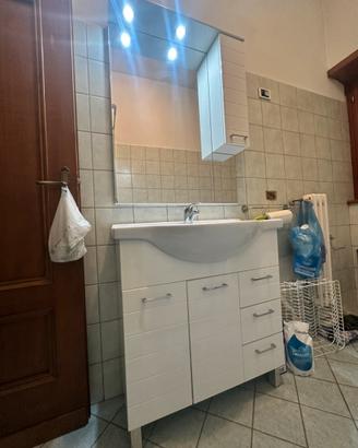 Mobiletto bagno con specchio +lavandino