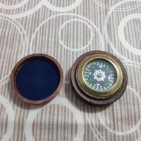 Cofanetto in legno con bussola