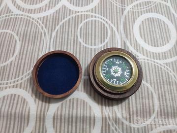 Cofanetto in legno con bussola