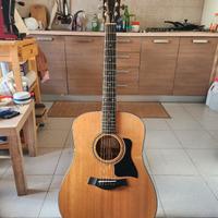 Chitarra  acustica( non elettrificata)Taylor 310 .