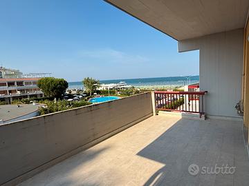 Appartamento fronte mare