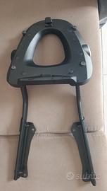 porta pacchi con piastra givi 