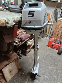fuoribordo Honda 5 CV 4 t per pezzi di ricambio 