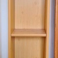 Coppia Di mobili scaffali in legno a ripiani