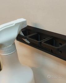 Sbarra porta-flaconi spray modulare a parete