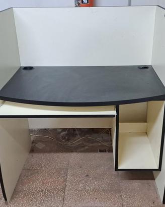 Scrivania per computer