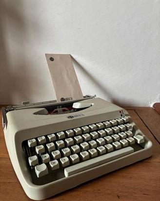 Macchina da scrivere vintage "Amica 56" custodia