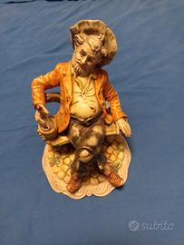 statuetta bevitore vino