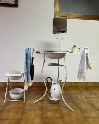 Lavabo/bagno d’epoca in ferro smaltato