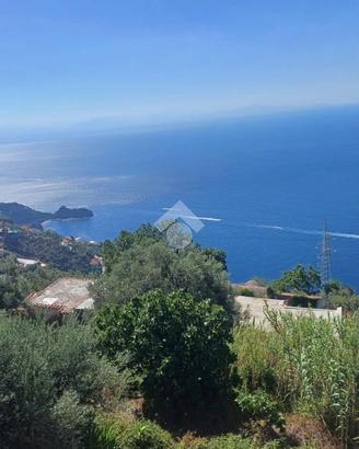CASA SEMINDIPENDENTE A FURORE