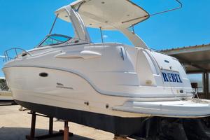 Barca cabinata a motore Chaparral 270