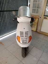 Scuterone piaggio hexagon 150