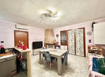 Trilocale al piano terra con box