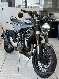 HUSQVARNA SVARTPILEN 125CC PATENTE A1 FINANZIABILE