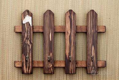 Attaccapanni rustico in legno massello