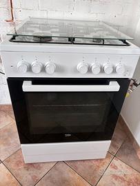 Cucina a gas con il forno