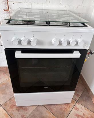 Cucina a gas con il forno