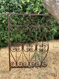 Antica ringhiera in ferro battuto forgiato a mano