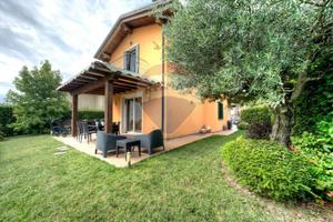 Villa di 199 m² con 4 locali e box auto doppio a B