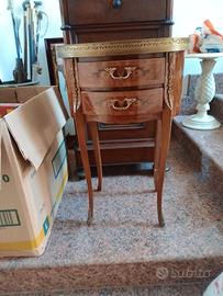 Comodino in radica stile Luigi XV