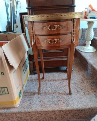 Comodino in radica stile Luigi XV