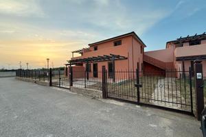 Villetta a schiera a Campofelice di Roccella