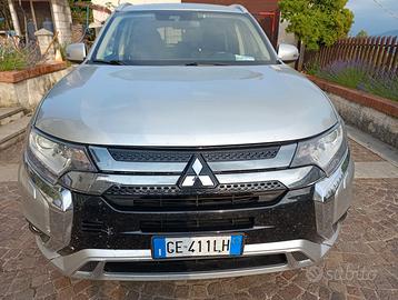 MITSUBISHI OUTLANDER PLUG IN