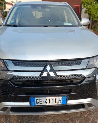MITSUBISHI OUTLANDER PLUG IN