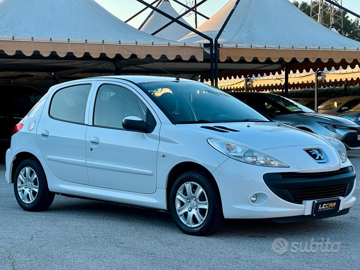 PEUGEOT 206