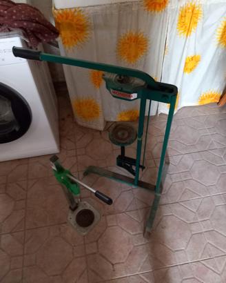 Imbottigliamento bottiglie una grande ed una picco