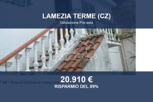Immobile in asta di 266 m² con box auto a Lamezia 