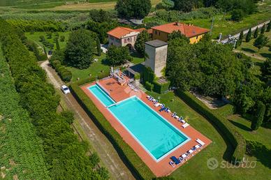 VILLA SINGOLA A PRATO