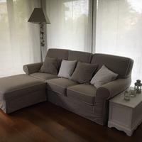 Divano 3 posti stile shabby chic con pouf