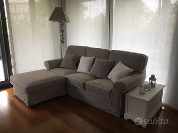 Divano 3 posti stile shabby chic con pouf