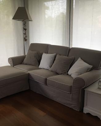 Divano 3 posti stile shabby chic con pouf