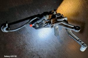 Ktm Duke 690 R pedana pompa serbatoio e leva freno