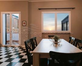 Appartamento vista mare arredato con classe