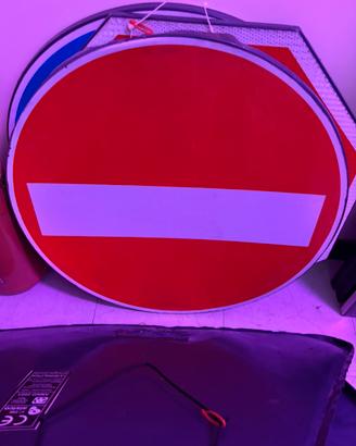 Cartelli e segnali stradali tutti tipi