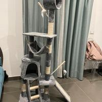 Albero tira graffi gatto