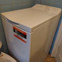 Lavatrice carica dall'alto Indesit